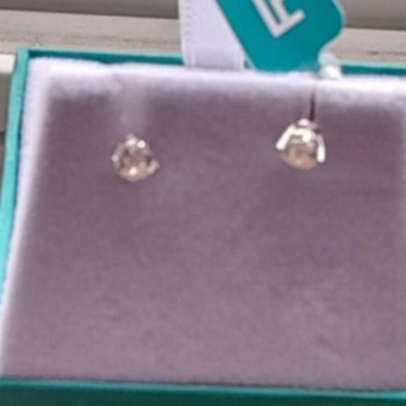 NWT Stunning EFFY .49 ctw Diamond Stud Earrings 14K White Gold - Picture 2 of 4